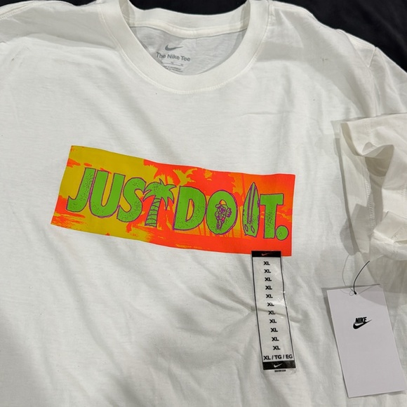 🧡Men's Nike Beach Party Tee - Picture 5 of 7